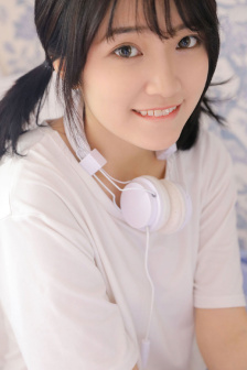 美女露0的无档写真